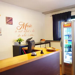 Bed & Breakfast Music, Milan